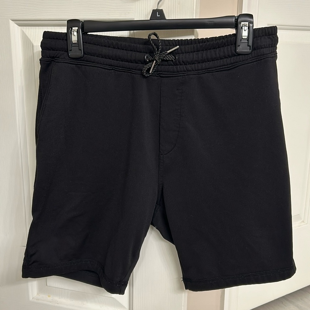 Billabong young men’s shorts size small